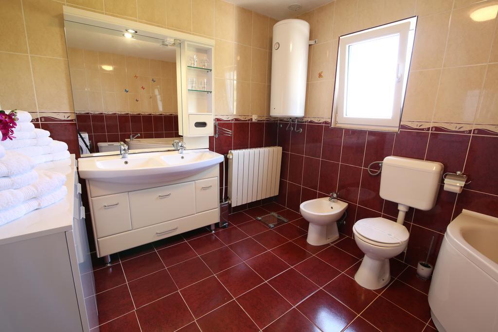 Villa Petra Apartment With Private Pool Makarska Exterior foto